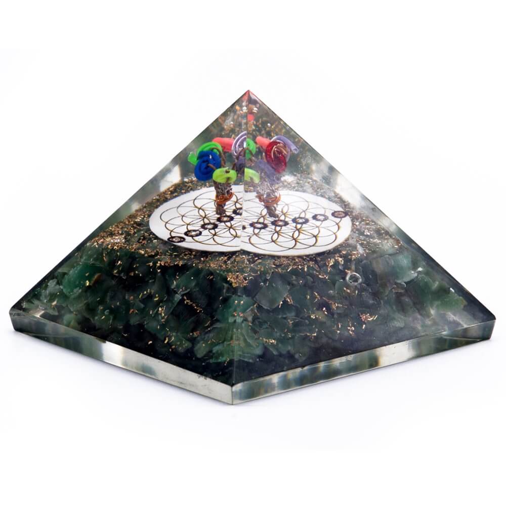 Pirâmide de Orgonite de Aventurina Verde e Flor da Vida com os 7 Chackras